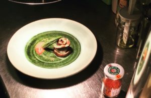 サンマのベッカフィーコ風 ピマンデスペレットの香り