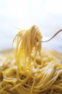 オイル系ソースにペンネは合う?|【初心者向け】誰でもわかるパスタの選び方の基本