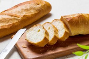 美味しいバゲット再加熱法:論理的な焼き立て感再現方法